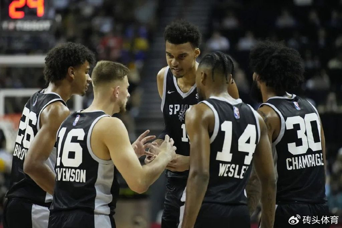 马刺绝杀辽宁队，周琦统治全场