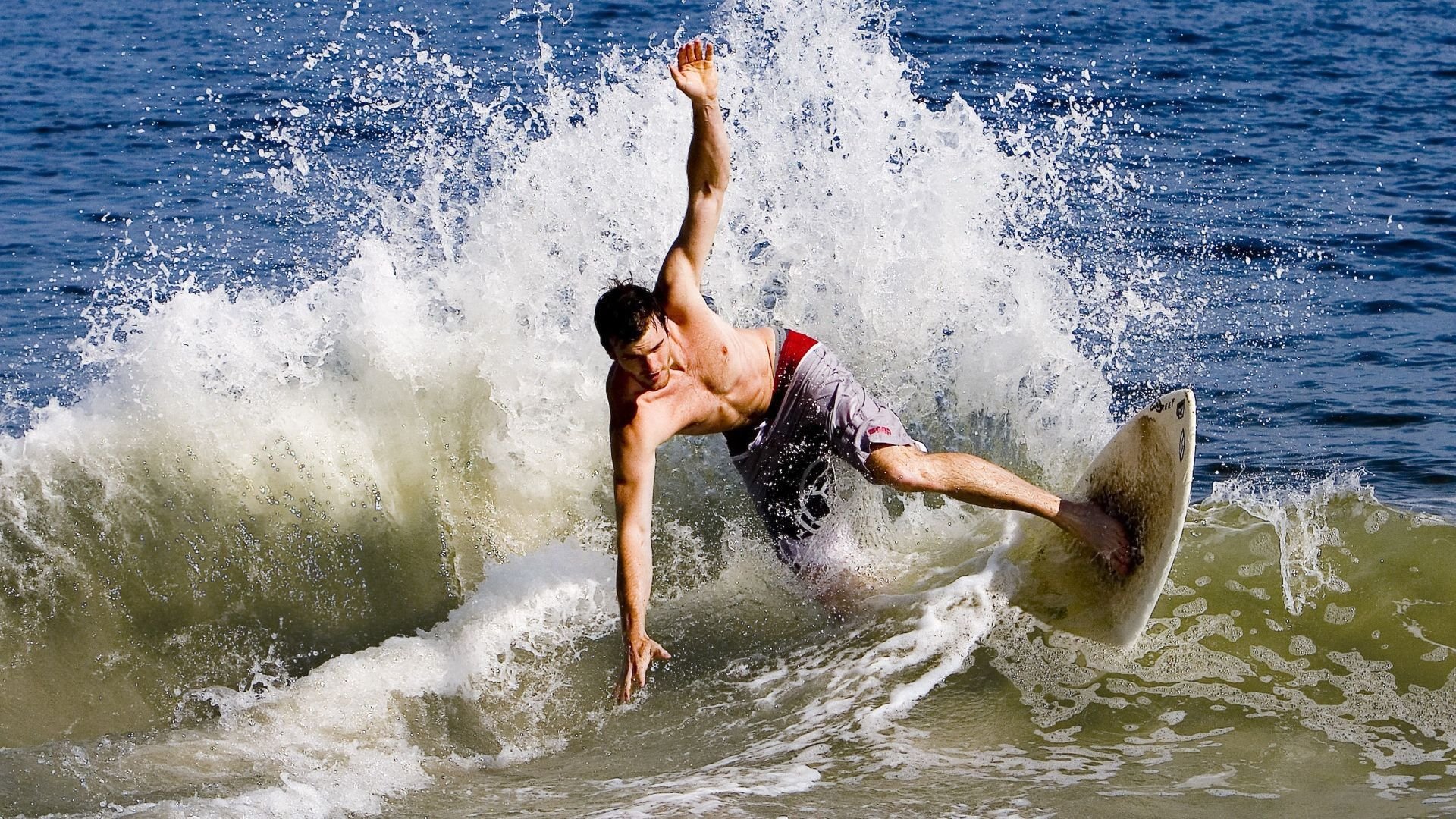 伊拉克险胜加纳，门迪冠军级表现，足球如何成为第三世界的尊严之战