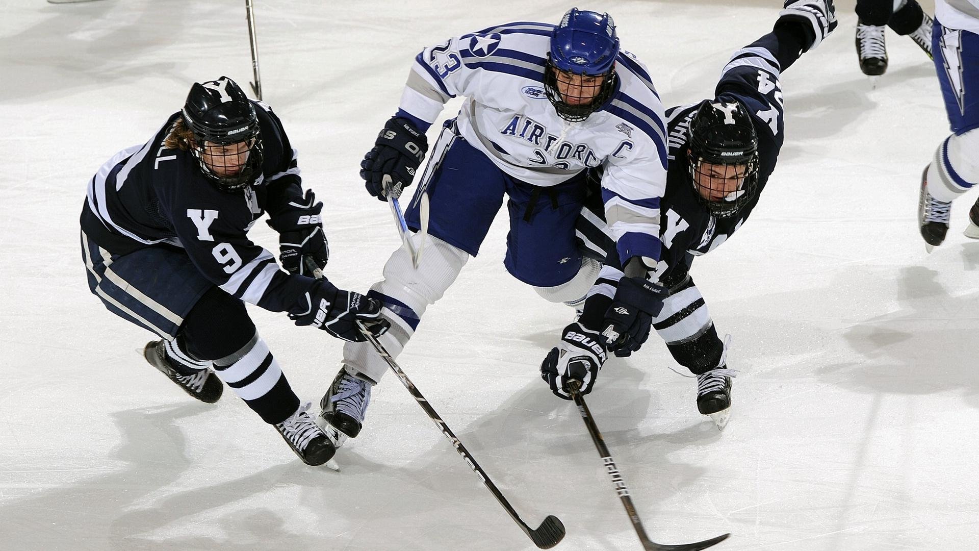 深圳队稳稳拿下北京队，浓眉进攻端无人可挡—当中国浓眉成为战术核武