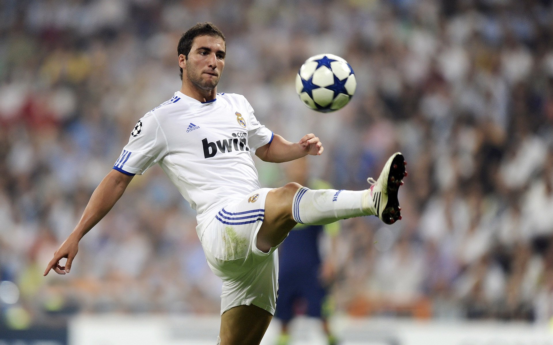 奥亚尔萨瓦尔，从隐形人到关键先生，荷兰轻取智利背后的战术革命